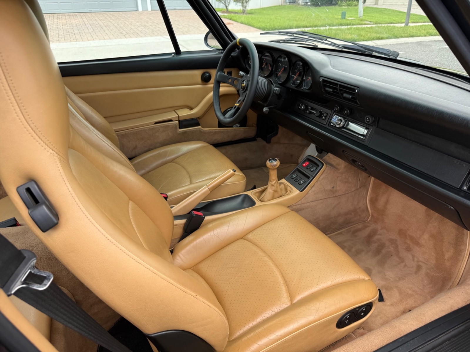 Porsche-911-1995-Coupe-24
