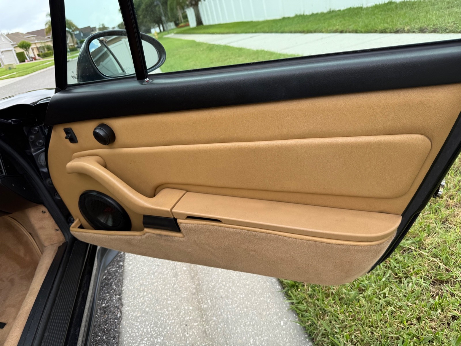 Porsche-911-1995-Coupe-25