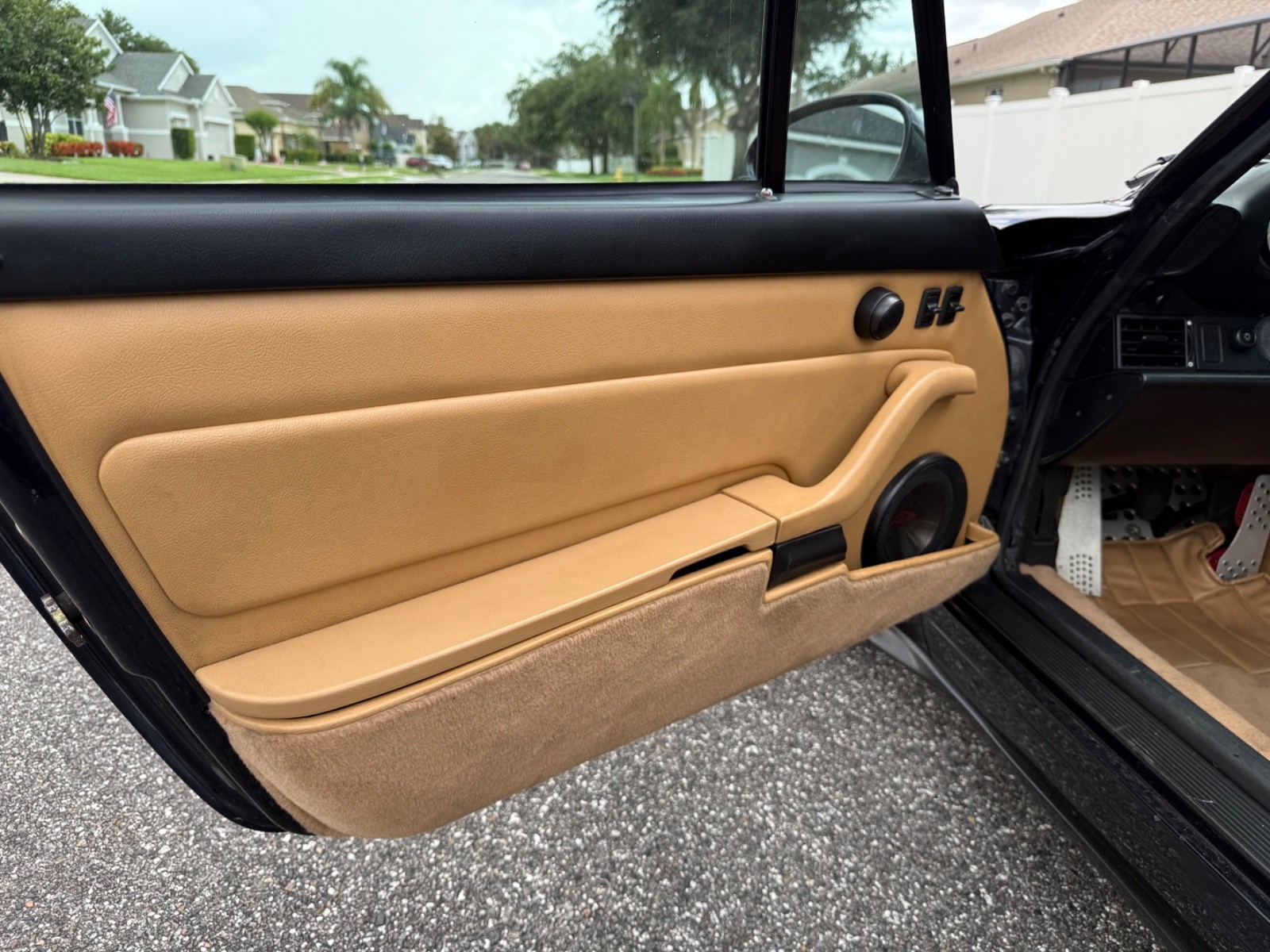Porsche-911-1995-Coupe-26