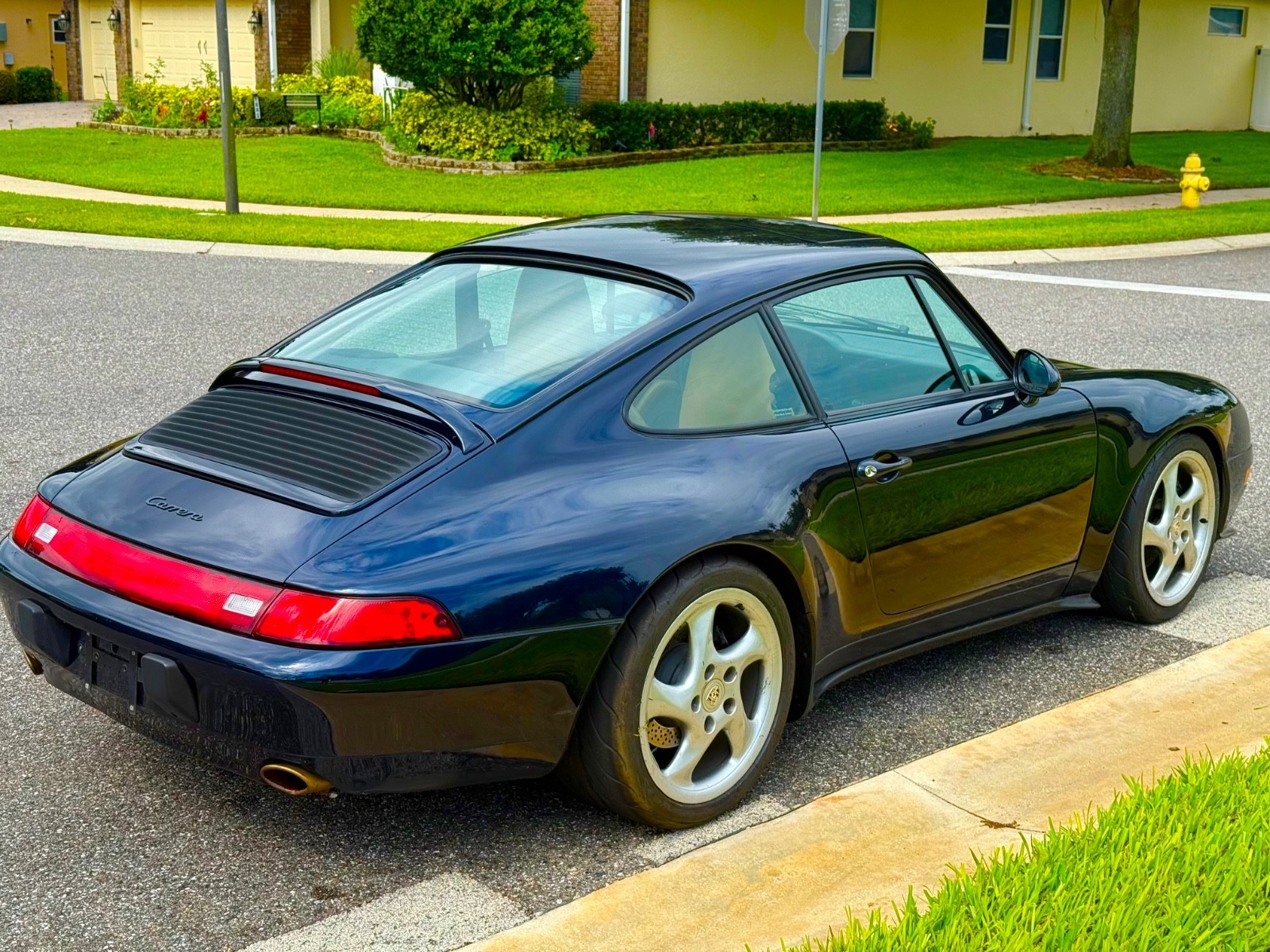 Porsche-911-1995-Coupe-3