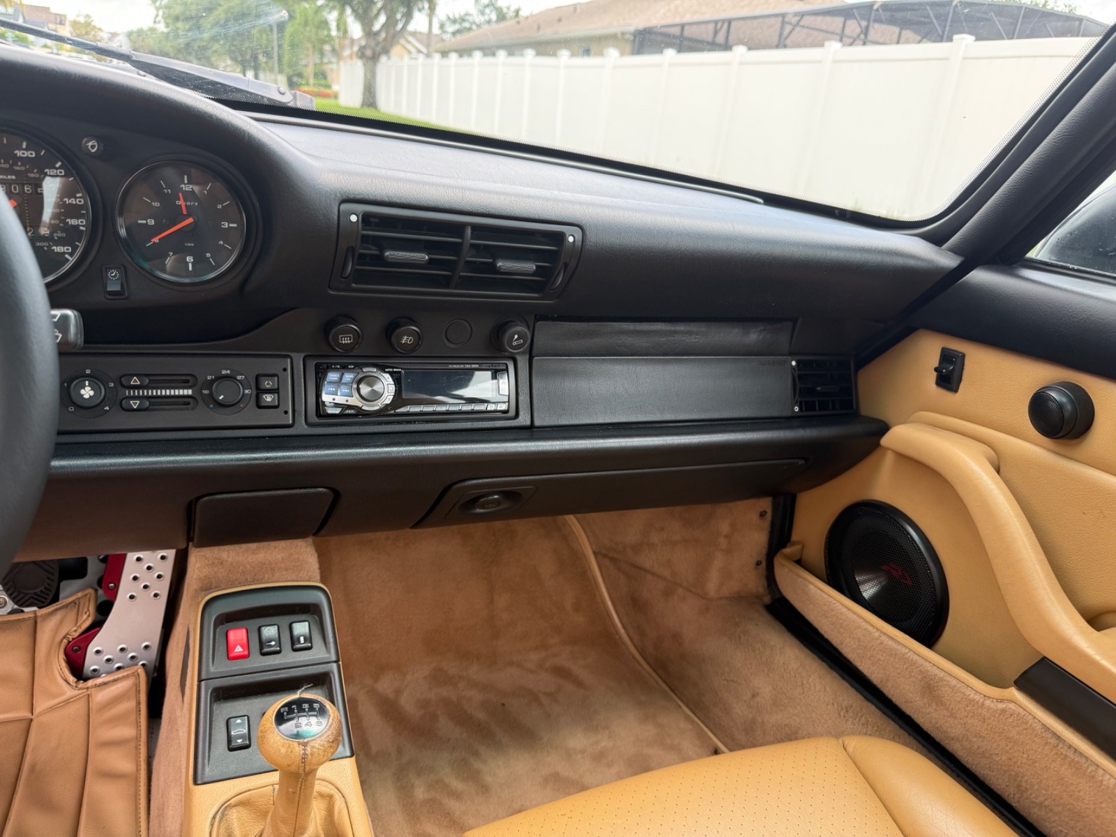 Porsche-911-1995-Coupe-30