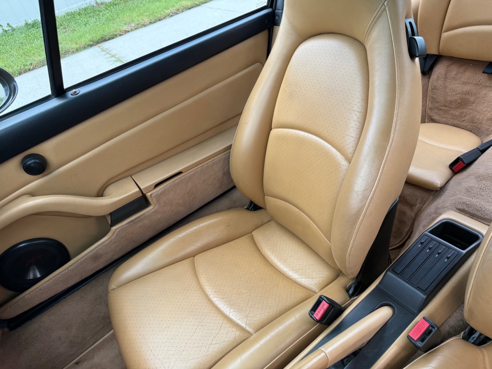 Porsche-911-1995-Coupe-31