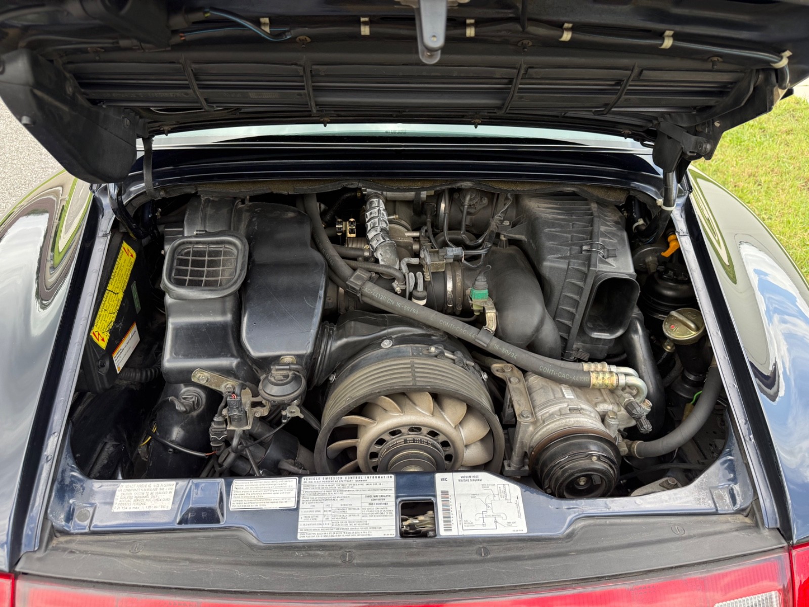 Porsche-911-1995-Coupe-35