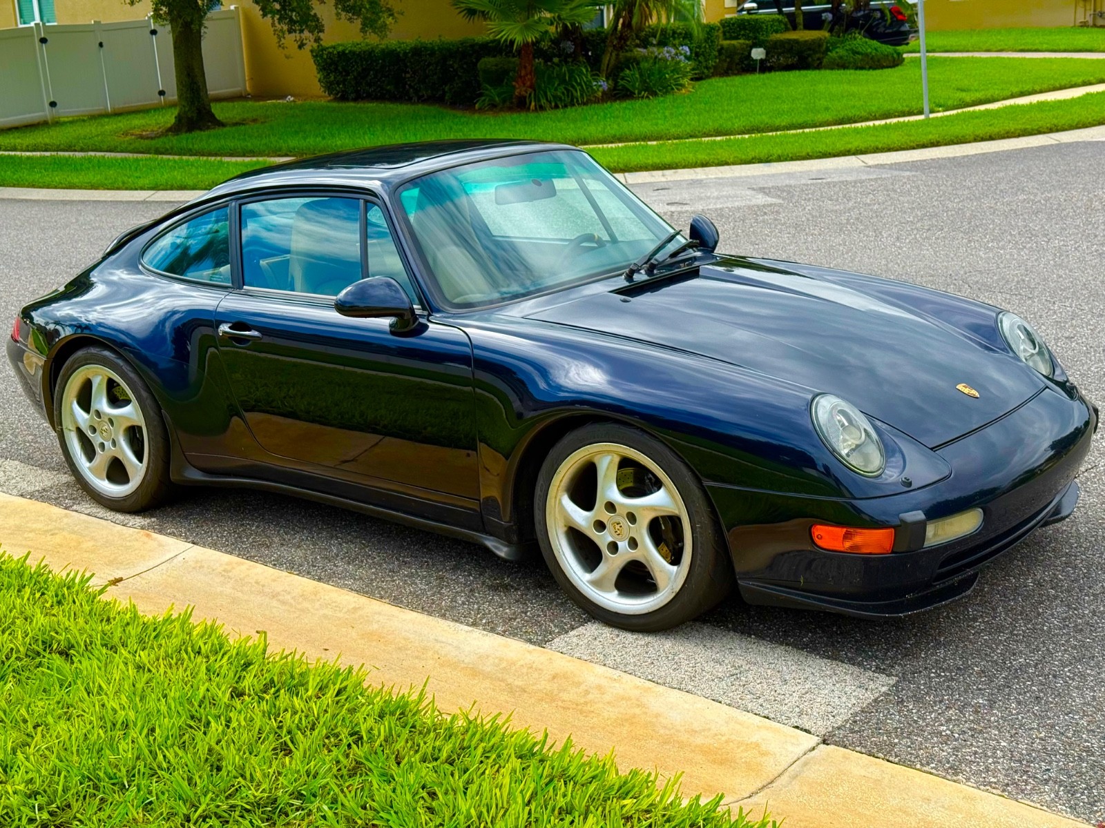 Porsche-911-1995-Coupe-4