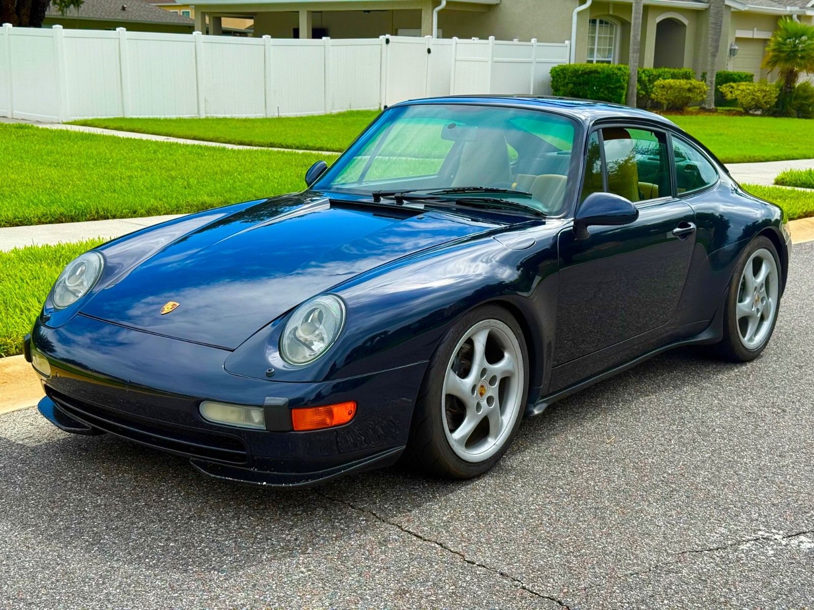 Porsche-911-1995-Coupe