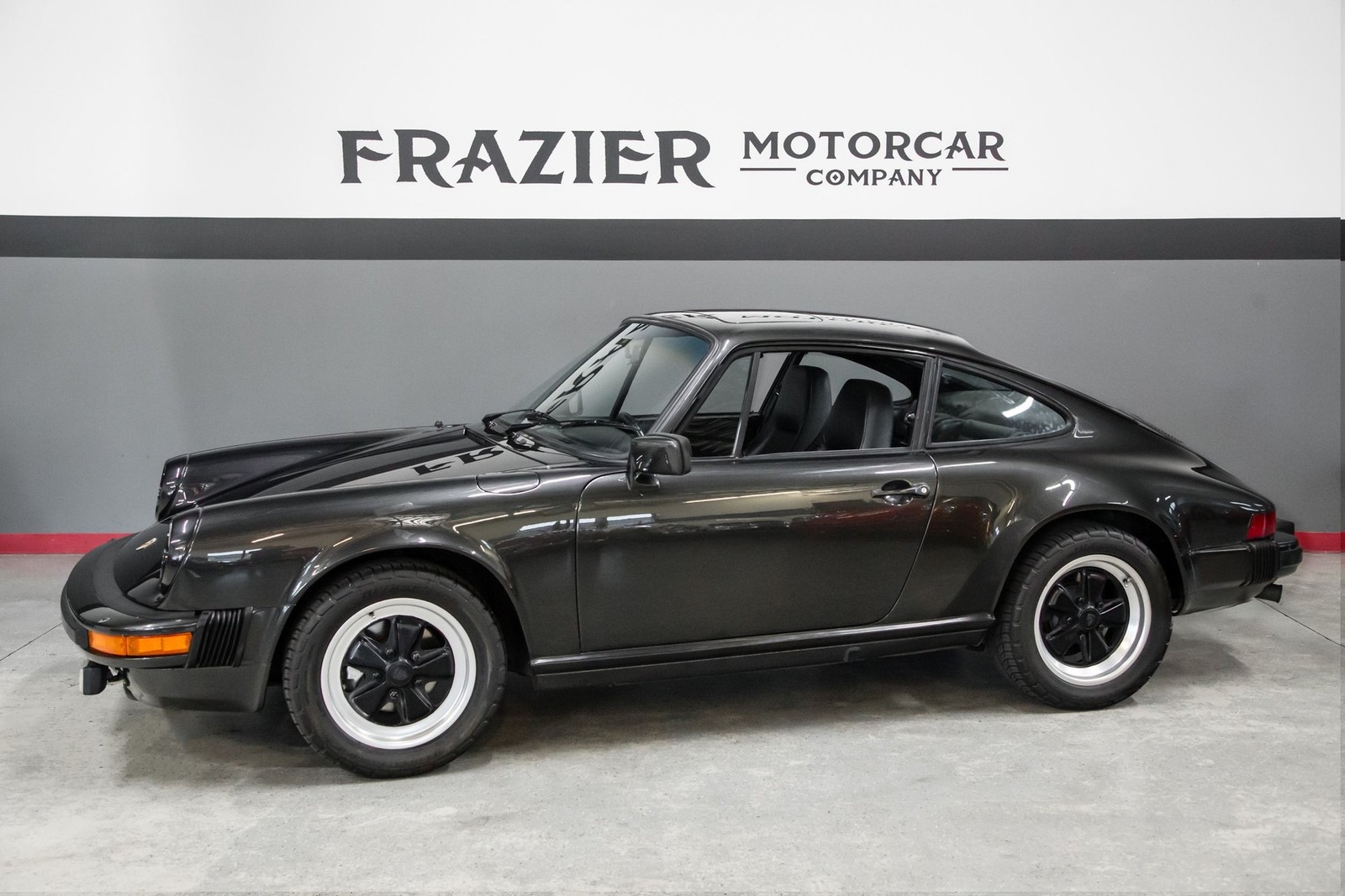 Porsche 911 BLACK SC COUPE 1982