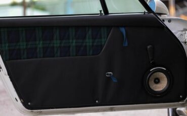Porsche-911s-1977-White-Black-LeatherCloth-3