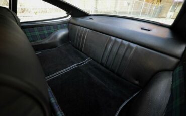 Porsche-911s-1977-White-Black-LeatherCloth-4