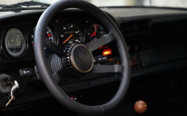 Porsche-911s-1977-White-Black-LeatherCloth-5