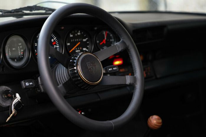 Porsche-911s-1977-White-Black-LeatherCloth-5