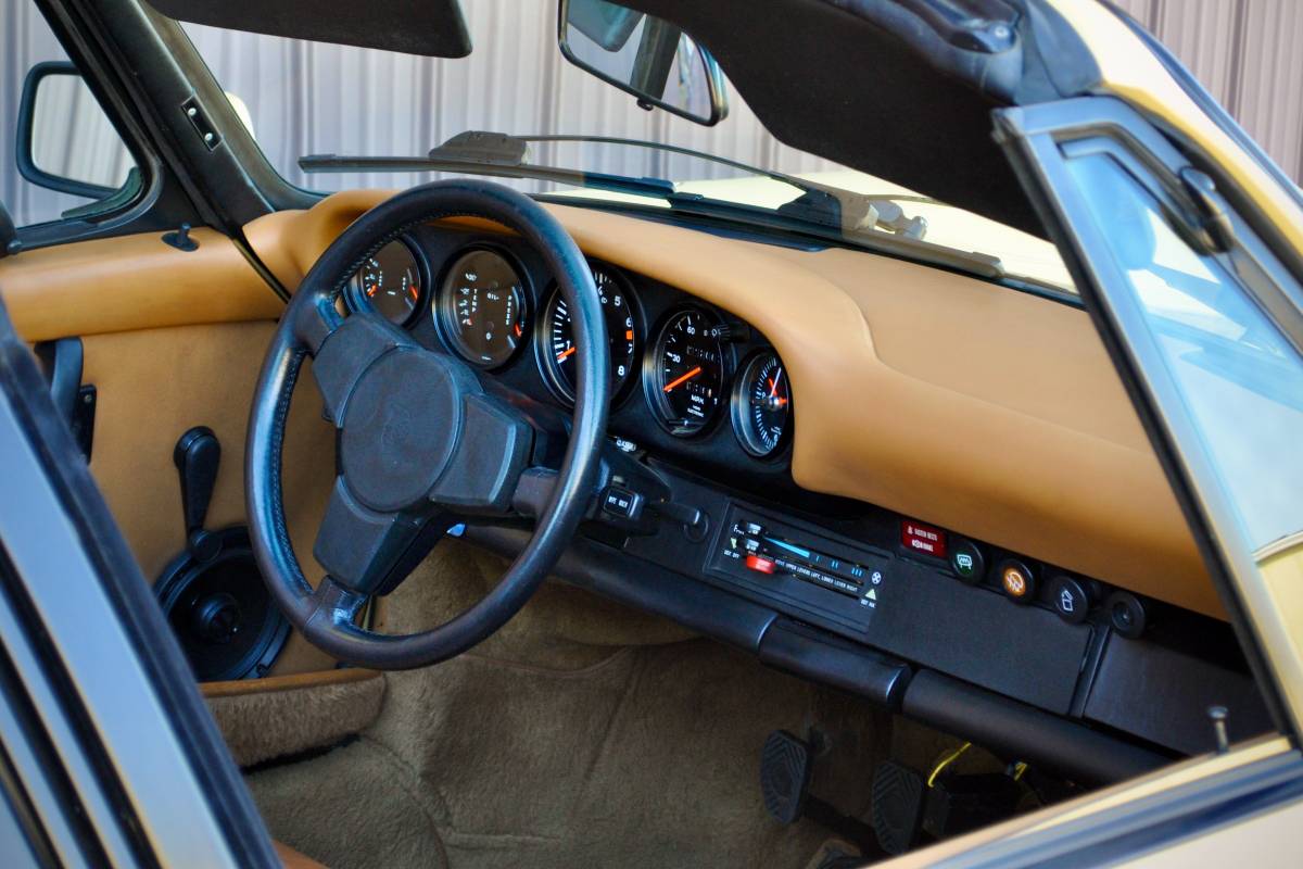 Porsche-911s-targa-1976-yellow-5