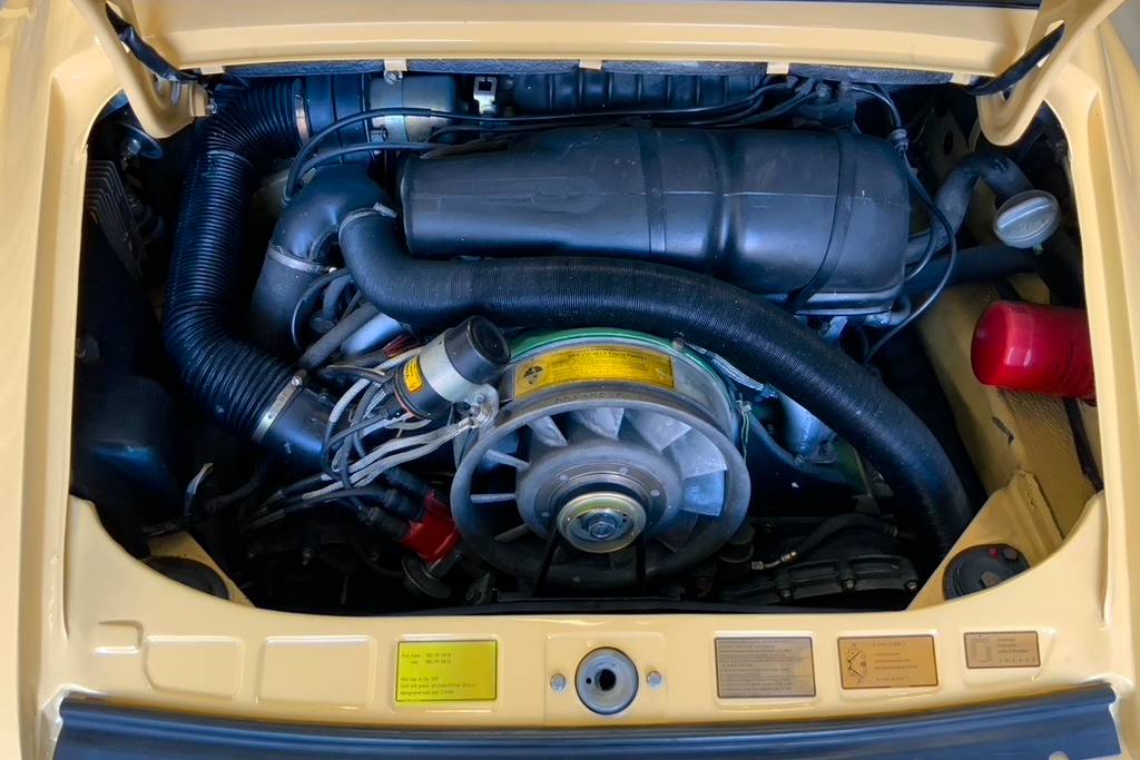 Porsche-911s-targa-1976-yellow-7