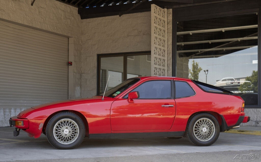 Porsche-924-1980-Coupe-1