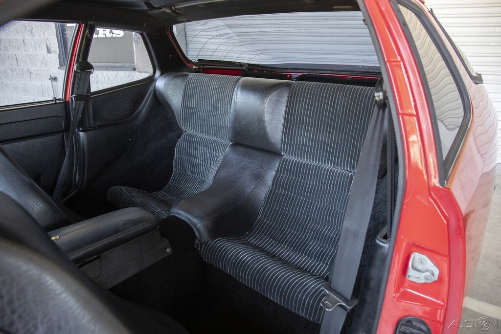 Porsche-924-1980-Coupe-10
