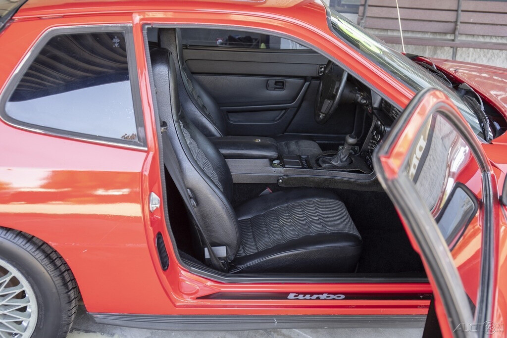 Porsche-924-1980-Coupe-11