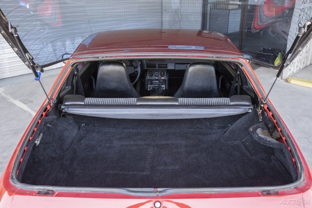 Porsche-924-1980-Coupe-13