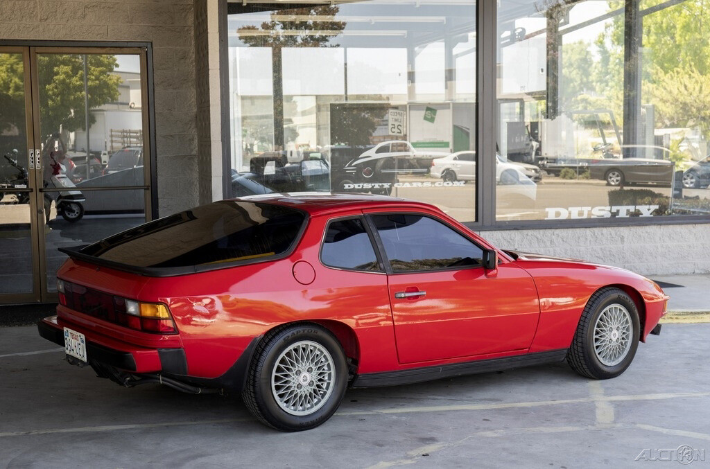 Porsche-924-1980-Coupe-4