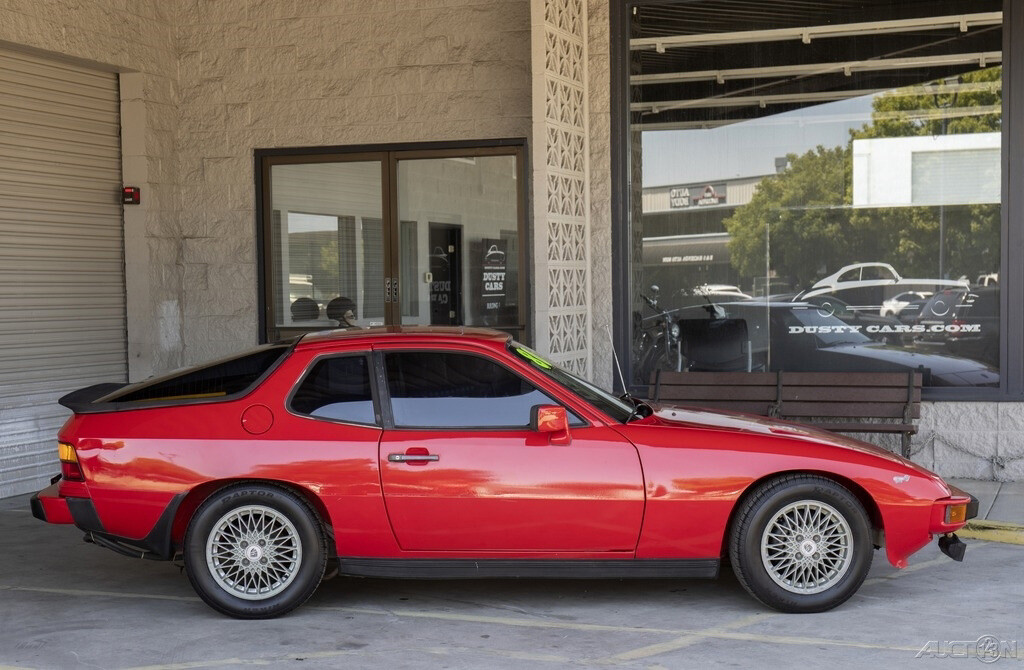 Porsche-924-1980-Coupe-5