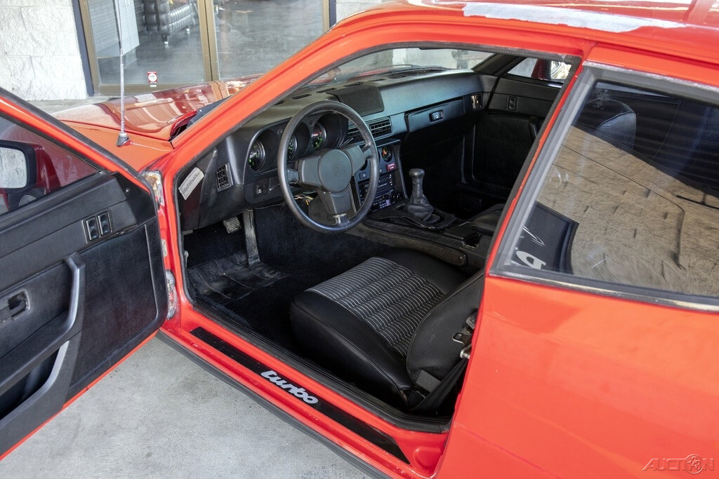 Porsche-924-1980-Coupe-8