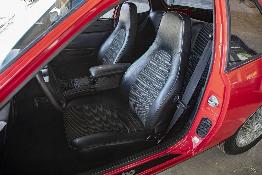 Porsche-924-1980-Coupe-9