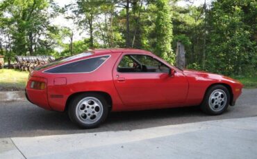Porsche-928-1979-Red