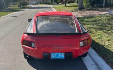 Porsche-928-1982-Coupe-10