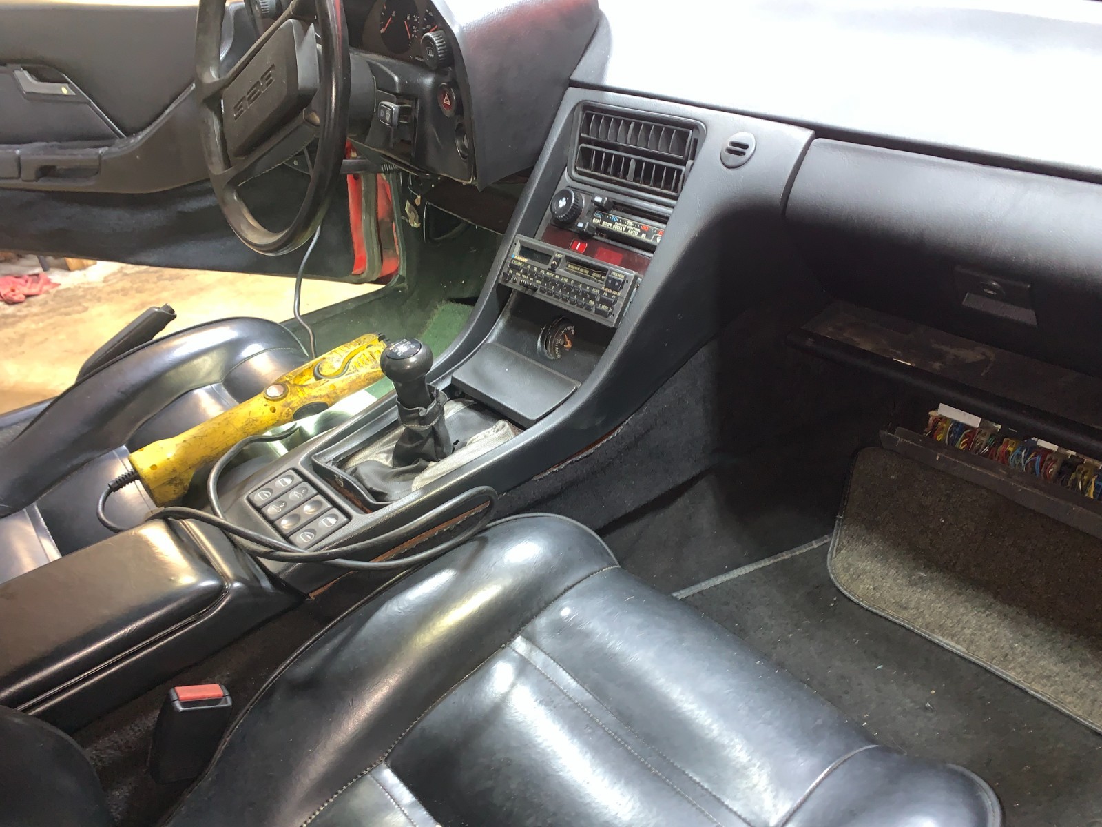 Porsche-928-1982-Coupe-16