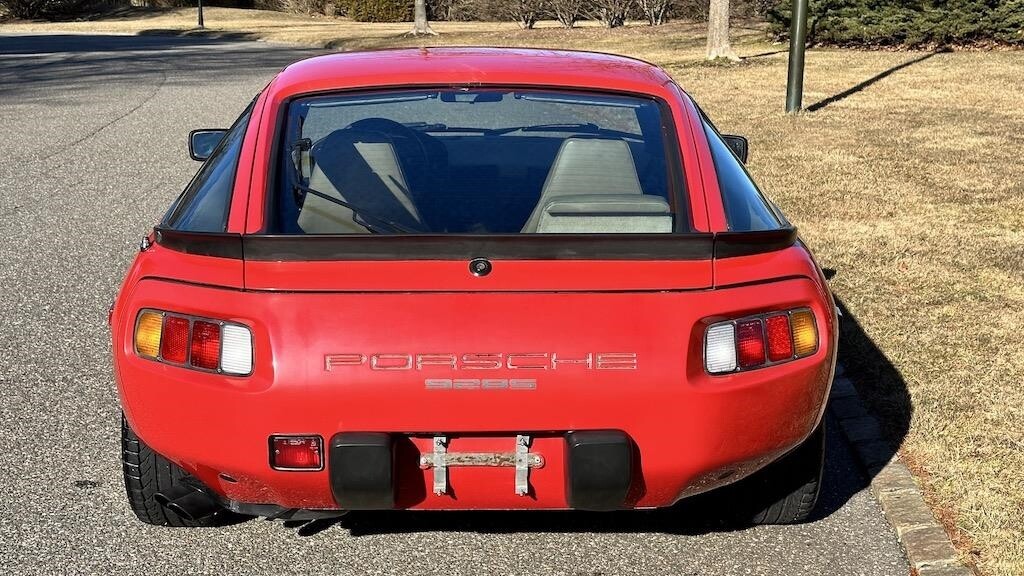 Porsche-928-1984-Coupe-36