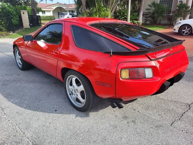 Porsche-928-1984-Red-1