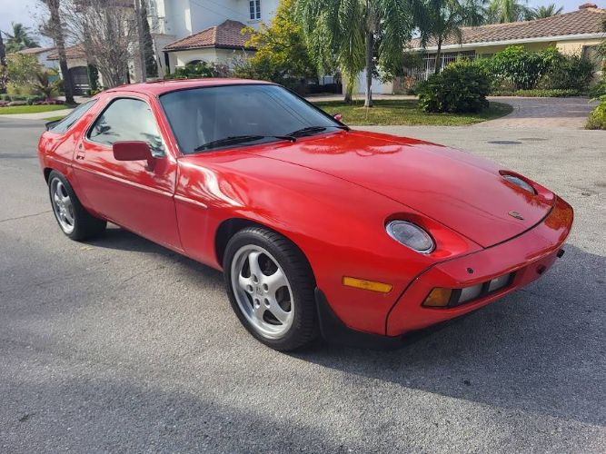 Porsche-928-1984-Red-11