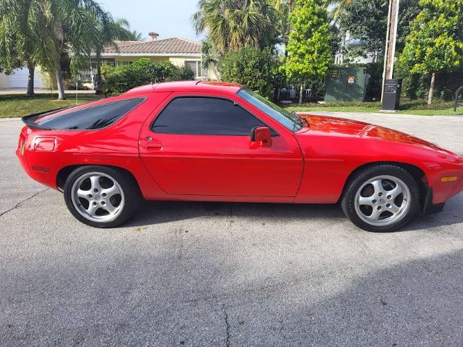 Porsche-928-1984-Red-12