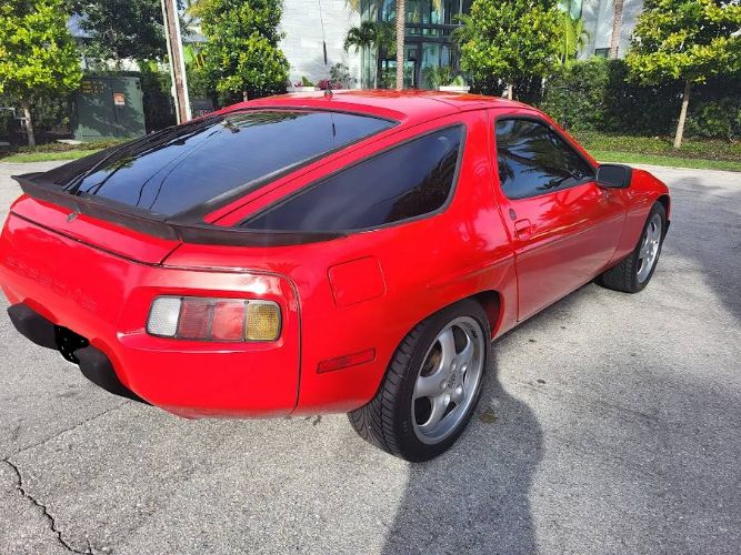 Porsche-928-1984-Red-2