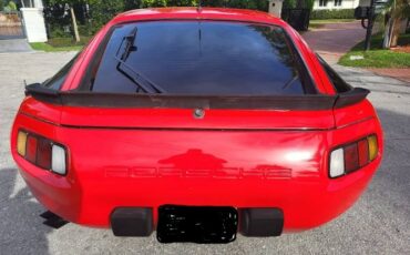 Porsche-928-1984-Red