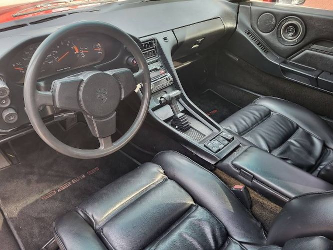 Porsche-928-1984-Red-8