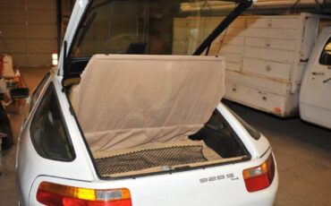 Porsche-928-1988-6