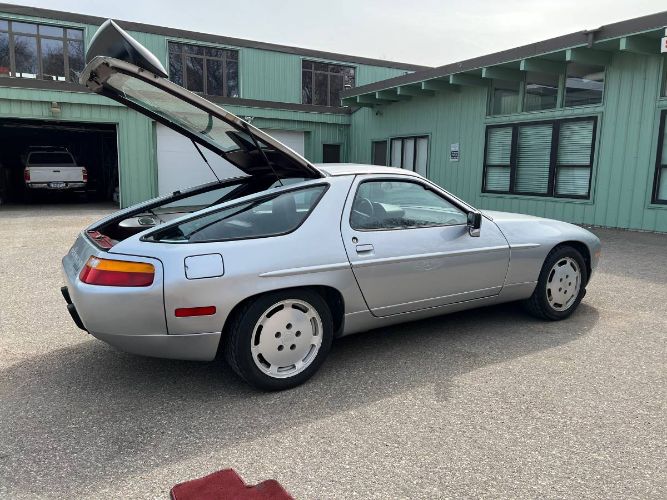 Porsche-928-1988-Silver-1