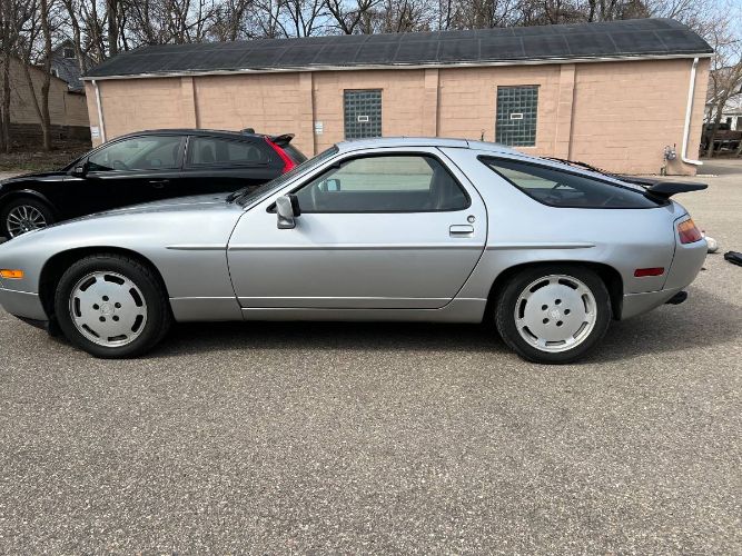 Porsche-928-1988-Silver-16