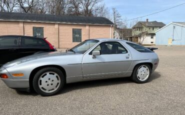 Porsche-928-1988-Silver