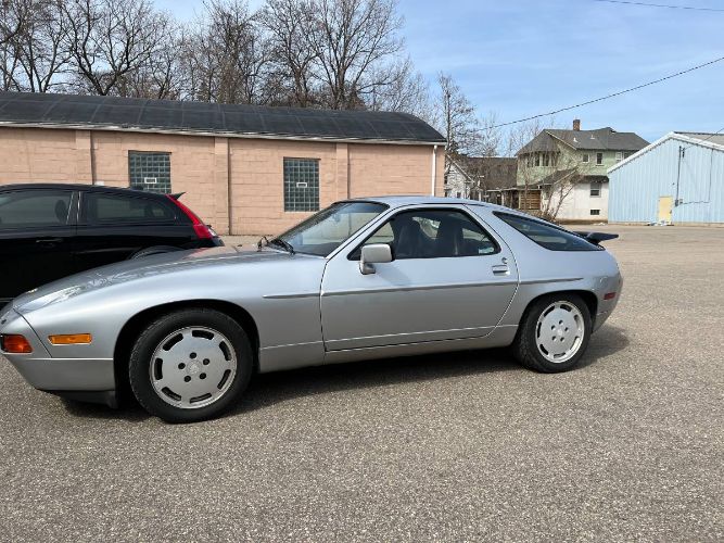 Porsche-928-1988-Silver