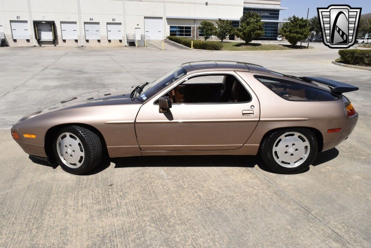 Porsche-928-1988-coupe-2