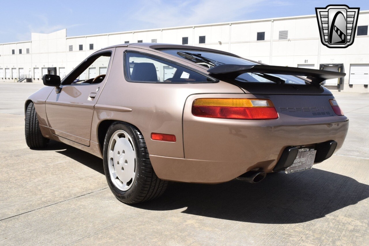 Porsche-928-1988-coupe-3