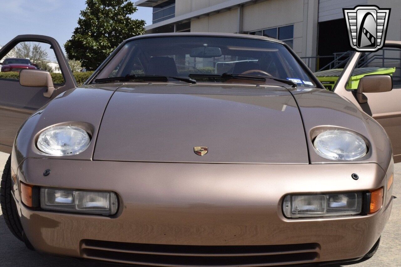 Porsche-928-1988-coupe-31