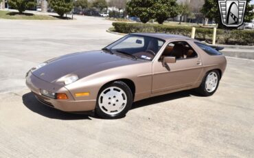 Porsche-928-1988-coupe-32