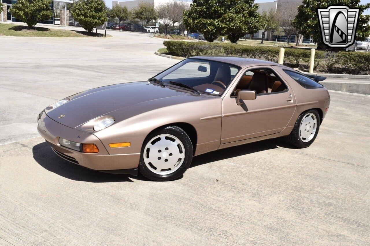 Porsche-928-1988-coupe-32