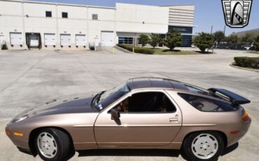 Porsche-928-1988-coupe-33