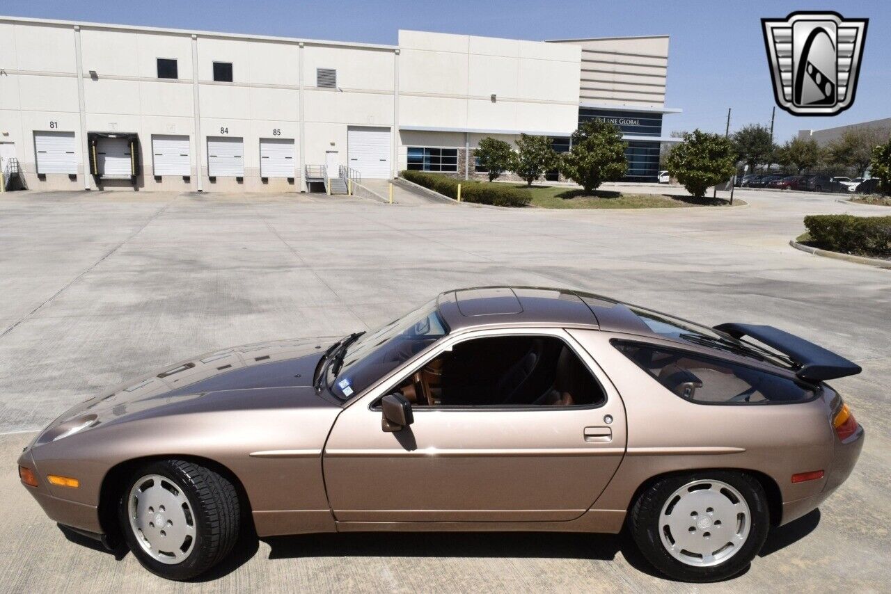 Porsche-928-1988-coupe-33