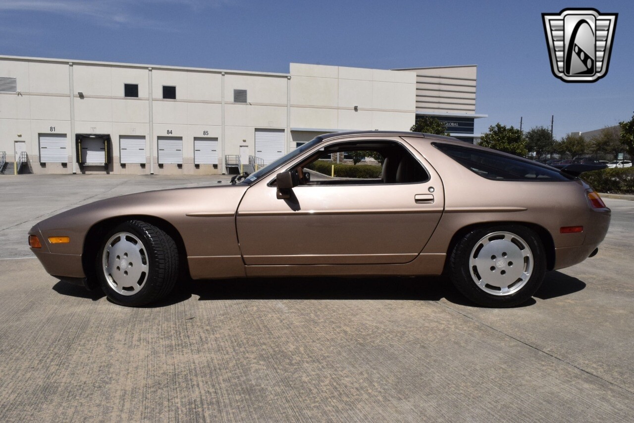 Porsche-928-1988-coupe-34