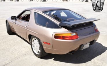 Porsche-928-1988-coupe-36