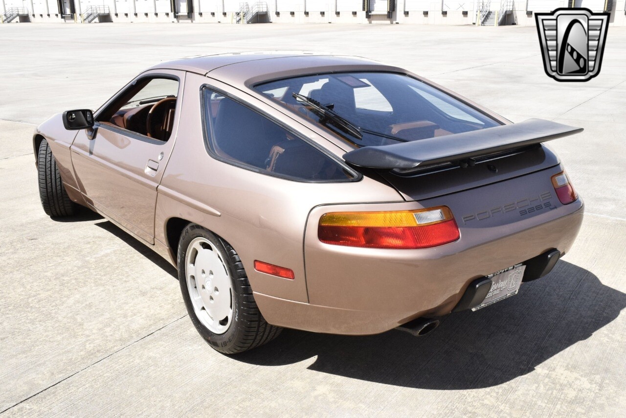 Porsche-928-1988-coupe-36
