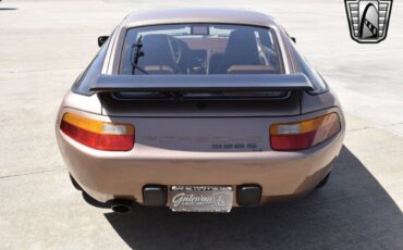 Porsche-928-1988-coupe-38